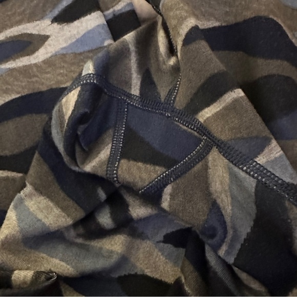 Lululemon Lululemon Wunder Under Crop III Mini Coast Camo Deep Navy size 6 - Picture 8 of 8